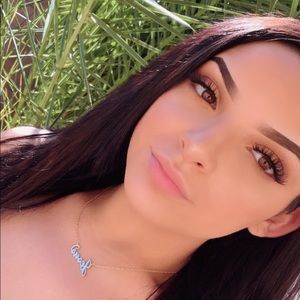 Meet your Posher, Araceli